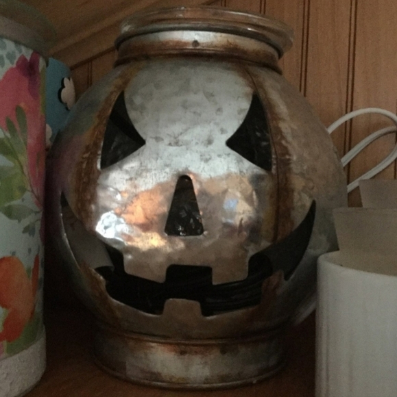 🎃 Scentsy Metal Rustic Jack O Lantern Wax Warmer 🎃 - Picture 2 of 2